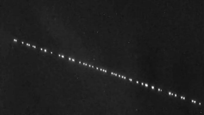 Starlink Satellites make a Line of Brilliant Lights in Night Sky!!! Create Ruckus about UFOs!!!