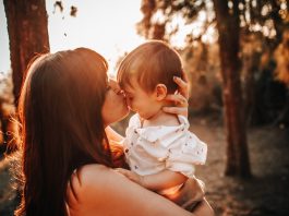 10 Postpartum Essentials For Moms To Start With The New Journey